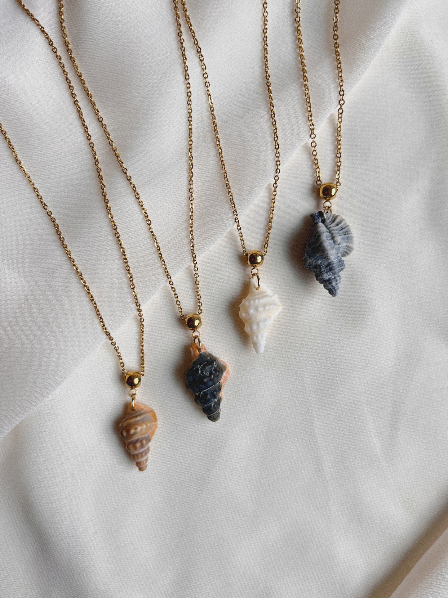 diverse schelpen kettingen van gold plated roestvrij staal, sieraden ideeën voor de zomer
