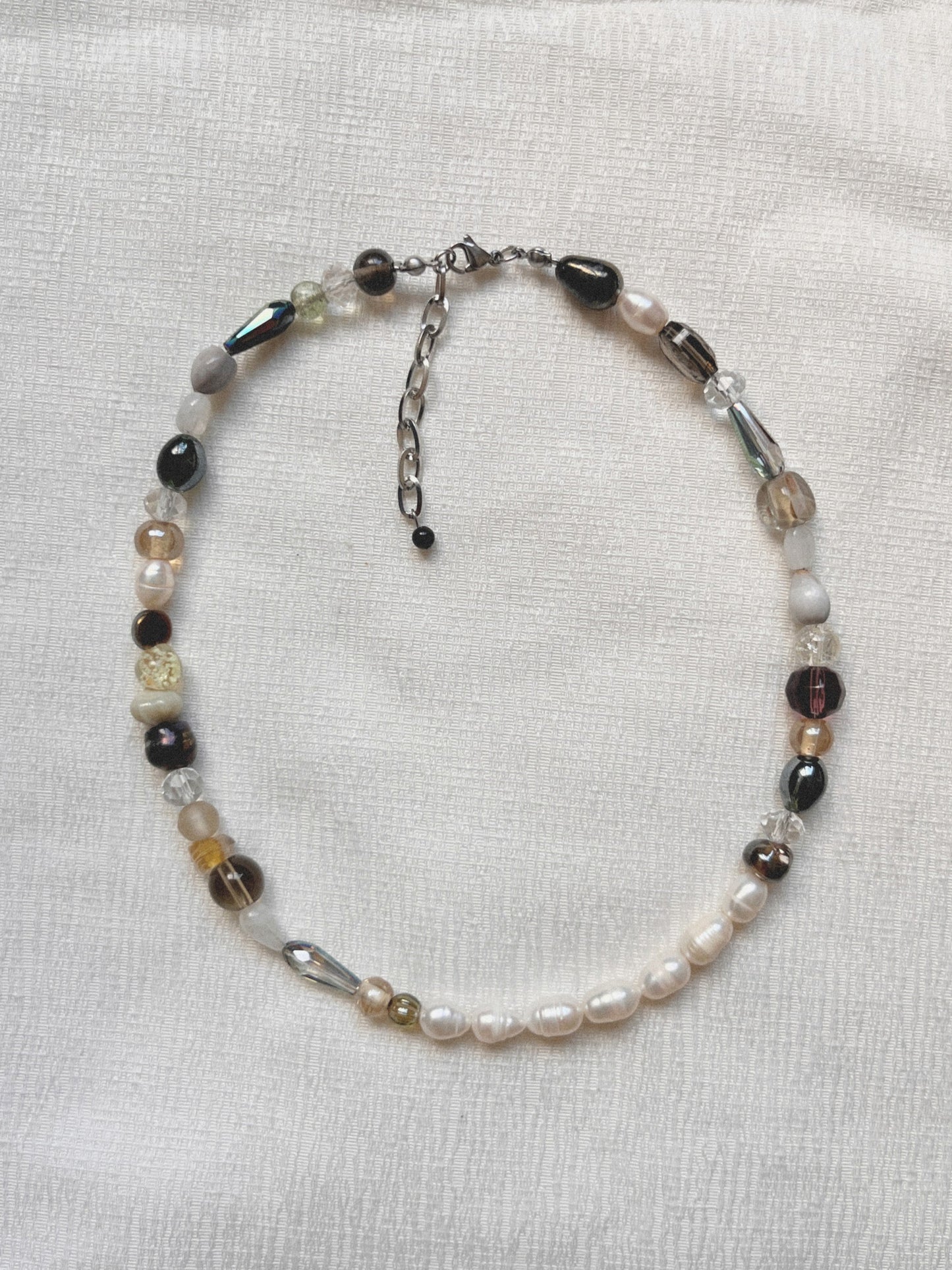 zwart witte kralenketting gemaakt van roestvrij staal