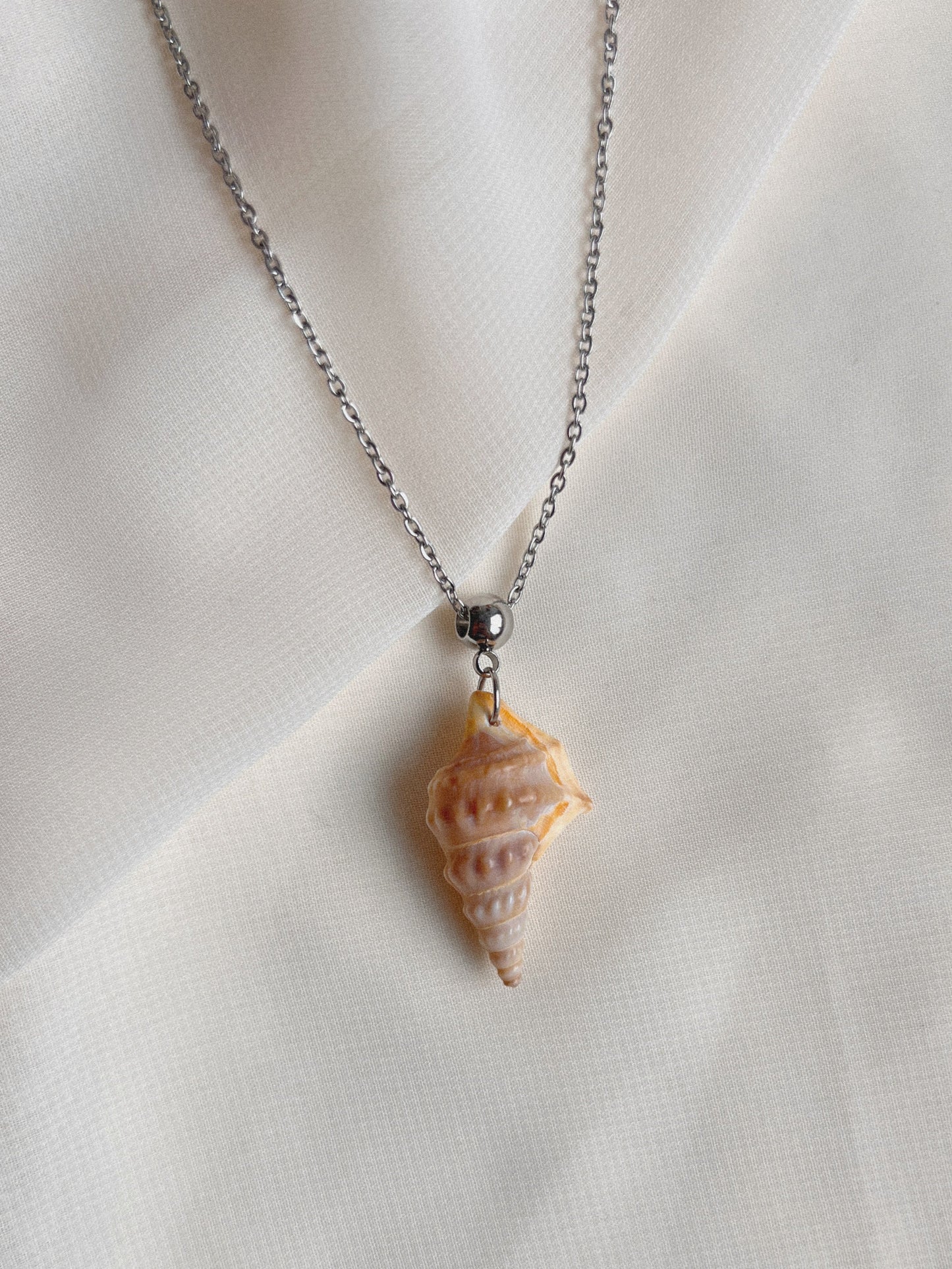 one of a kind schelp ketting van roestvrij staal