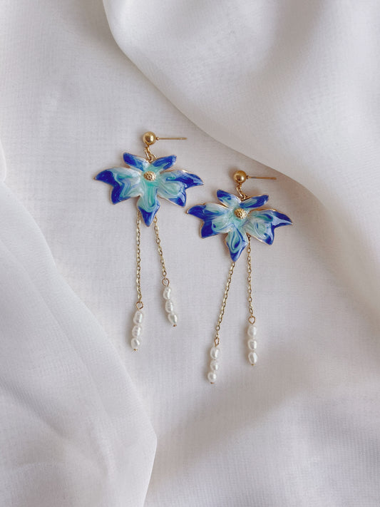 roestvrij staal bloem oorbellen met echte parels. unieke sieraden voor de zomer