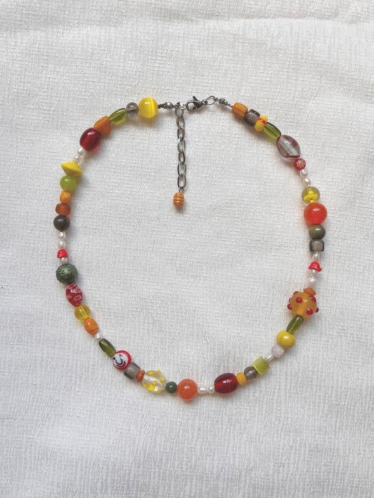 kleurrijke vintage kralenketting met parels