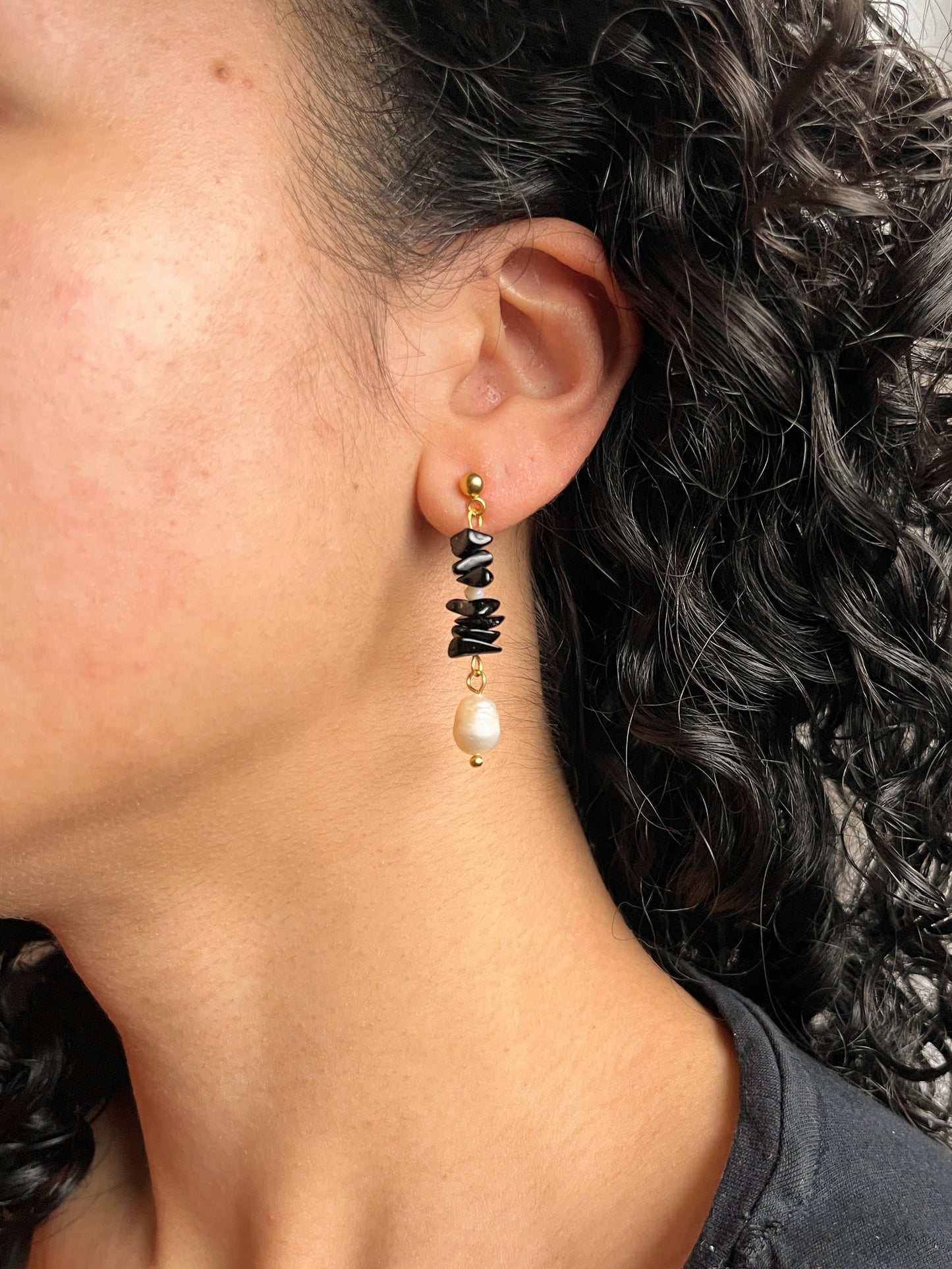 obsidiaan oorbellen met parels, gemaakt van goud rvs