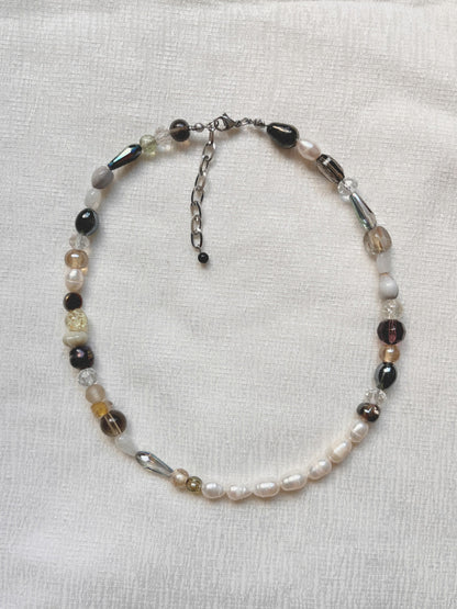 zwart witte kralenketting gemaakt van roestvrij staal