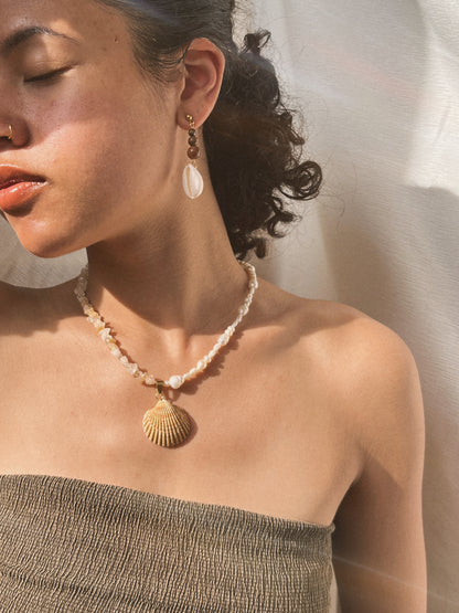schelpen sieraden voor zomerse outfits op vakantie