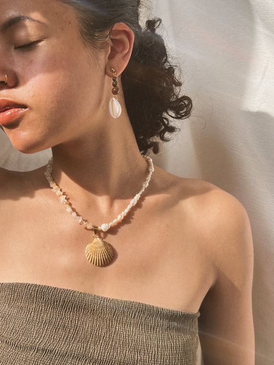 schelpen sieraden voor zomerse outfits op vakantie