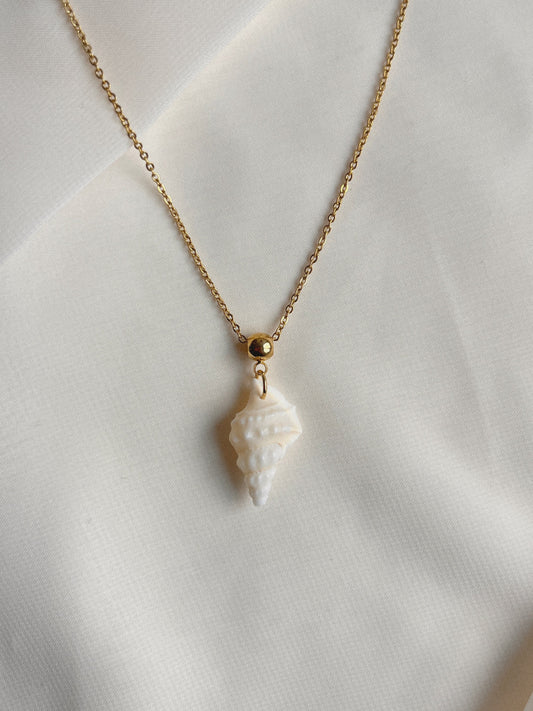 witte schelp ketting gemaakt van roestvrij staal